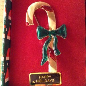 RED GREEN WHITE AND GOLD ENAMEL CHRISTMAS CANDY CANE PIN BROOCH WITH A BOW